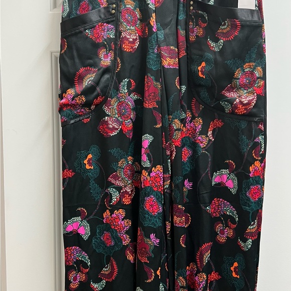 NWT By Anthropologie the Silky Balloon Leg Cargo - Picture 6 of 7